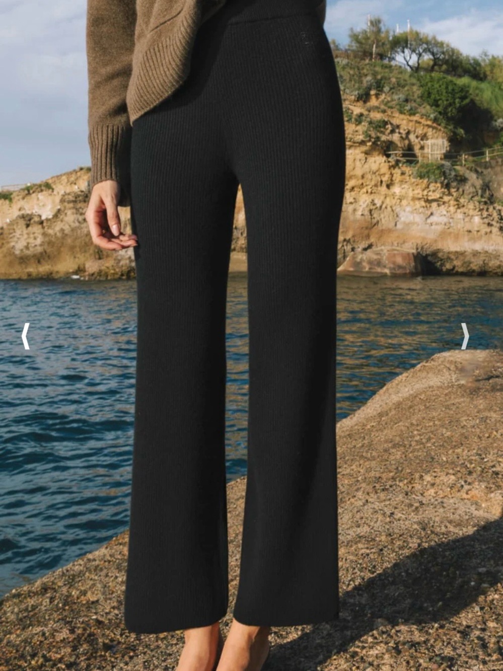 Ravella Garda Cashmere Crewneck Sweater - Caviar Black